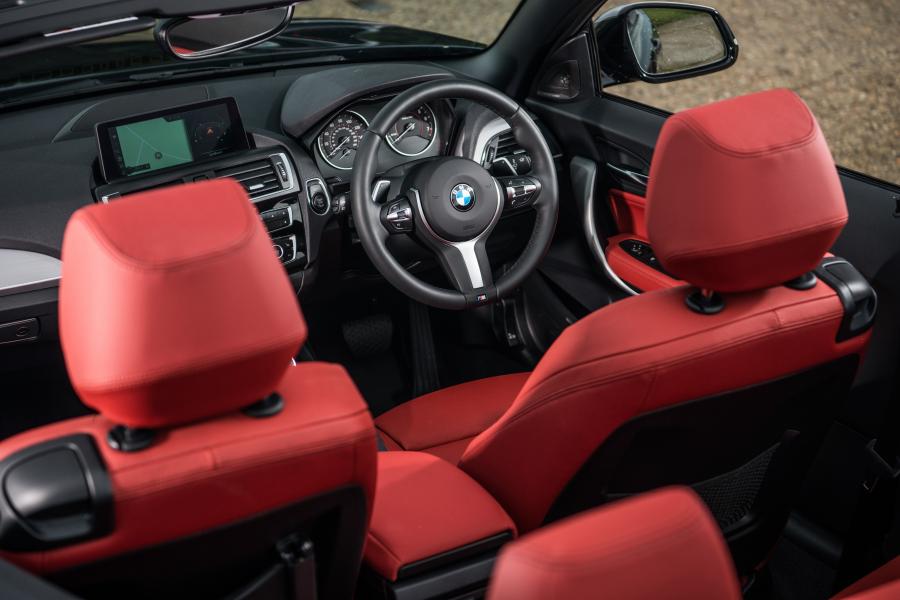 Интерьер BMW M240i Convertible 2016 года  (UK) (фото 12 из 21)